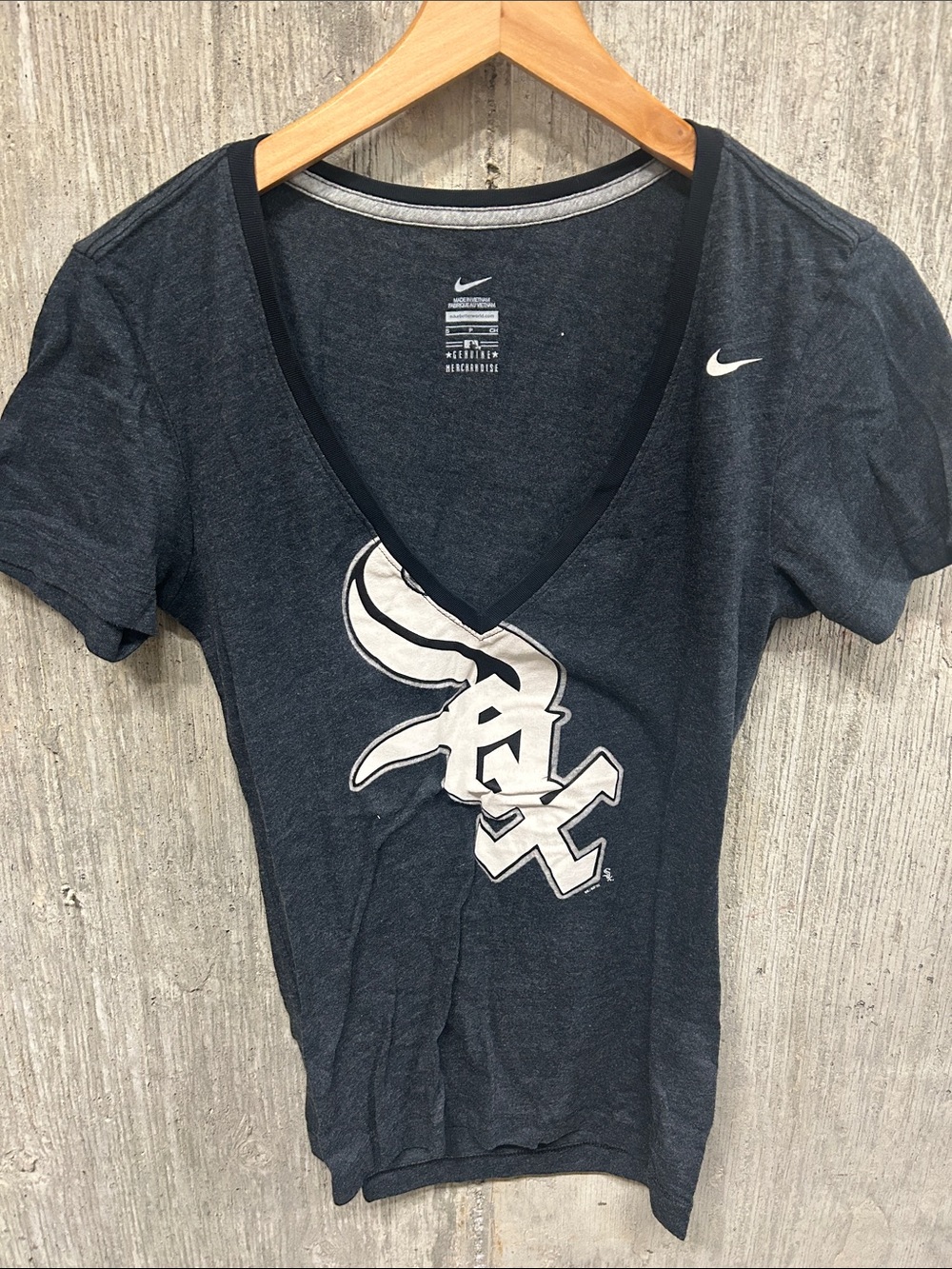 Nike Women’s Chicago White Sox V-Neck T-Shirt - Dark Gray/White Small